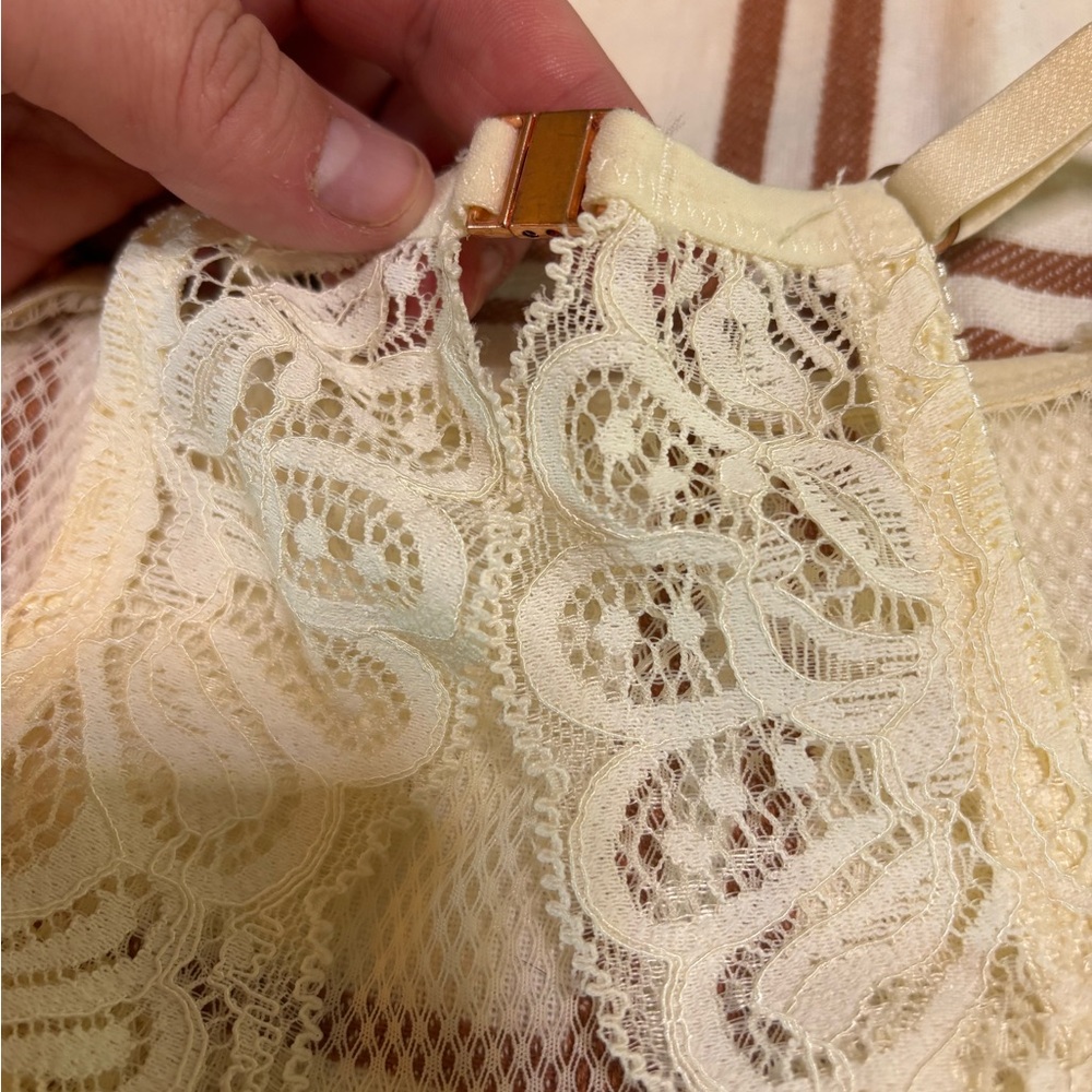 High-Neck White Lace Bralette - Picture 5 of 5